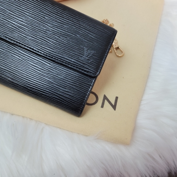 Authentic Louis Vuitton epi black wallet - Picture 3 of 8